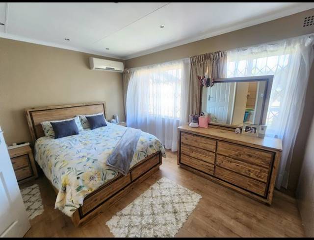 2 BEDROOM TOWNHOUSE FOR SALE IN SOUTH CREST